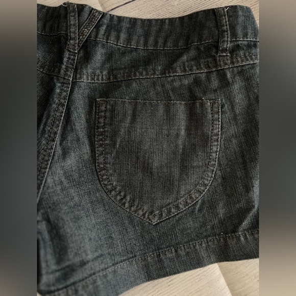 Forever 21 Cute💙Blue Denim shorts! Gently worn no stains, holes or rips. - Picture 5 of 10